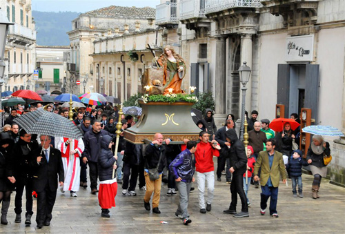 Settimana Santa 2014 il simulacro della Maddalena e la processione