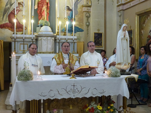 Don Aprile, il vicario generale della Diocesi di Noto Giurdanella, don Occhipinti