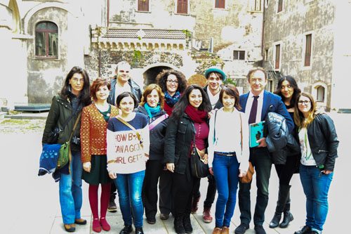 Alcuni dei fotografi partecipanti alla mostra con il professore Nicosia (ph Giulia Agrò)