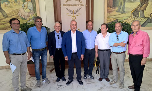 i sottoscrittori dell'associazione Strade del Vino e dei Sapori delle Terre di Calabria della provincia di Cosenza