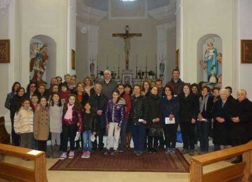 Diocesi di Lamezia Terme -Platania - Monsignor Giuseppe Ferraro nella chiesa San Michele con alcuni partecipanti alla catechesi 1
