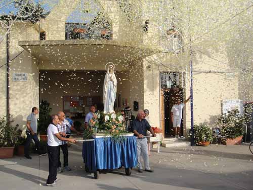 Beata Maria Vergine di Lourdes 2013 l'uscita del simulacro