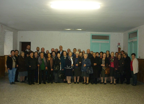 Diocesi Lamezia Terme Apertura Oratorio anziani - Il gruppo in posa con le autorità 2