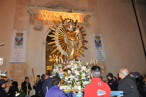 Immacolata 2013 l'uscita del simulacro dalla chiesa di San Francesco