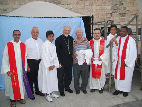 Da sx don Bocchieri, don Occhipinti, il vescovo, don Taddei, don Nicosia, don Bertino