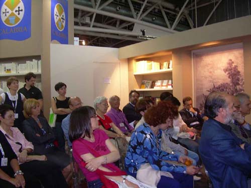 Il pubblico durante la presentazione del libro di Gangemi