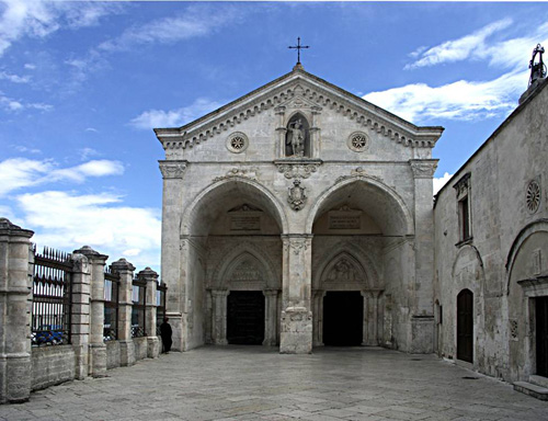 L'ingresso del santuario di Monte Sant'Angelo