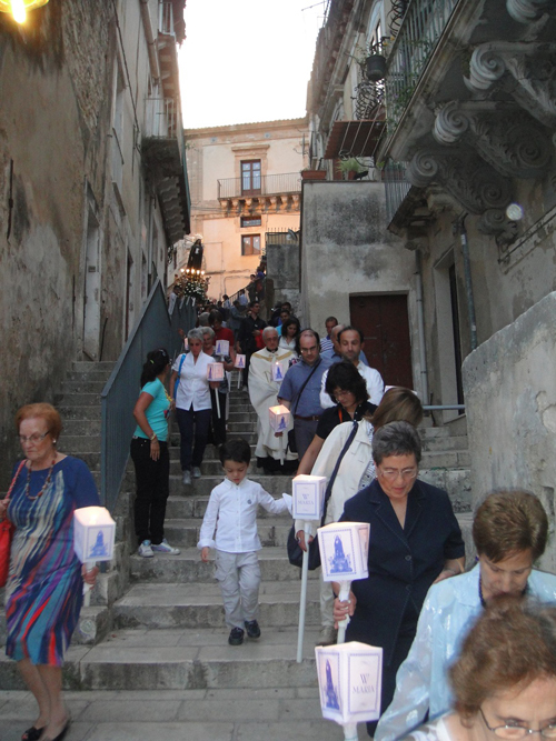 Addolorata Ibla 2013 la processione sulle scale