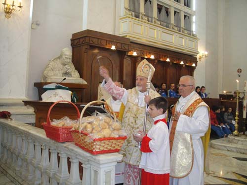 Il vescovo Urso benedice il pane di San Giuseppe edizione 2014