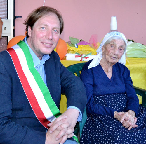 Il sindaco Coppola con nonna Franceschina