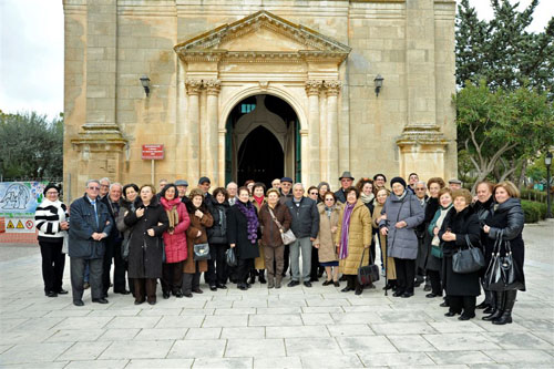 Il raduno dinanzi alla chiesa di San Giacomo a Ibla