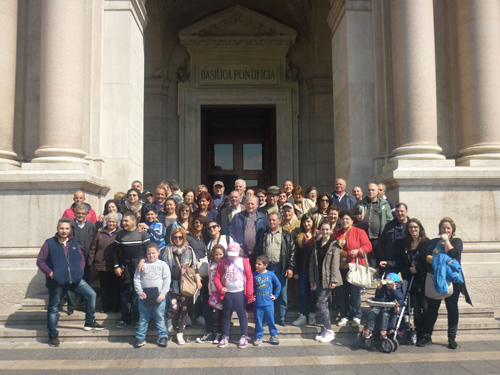 I pellegrini di Platania davanti al Santuario di Pompei  -Visita Pompei e Grotte di Pertosa 2014 020