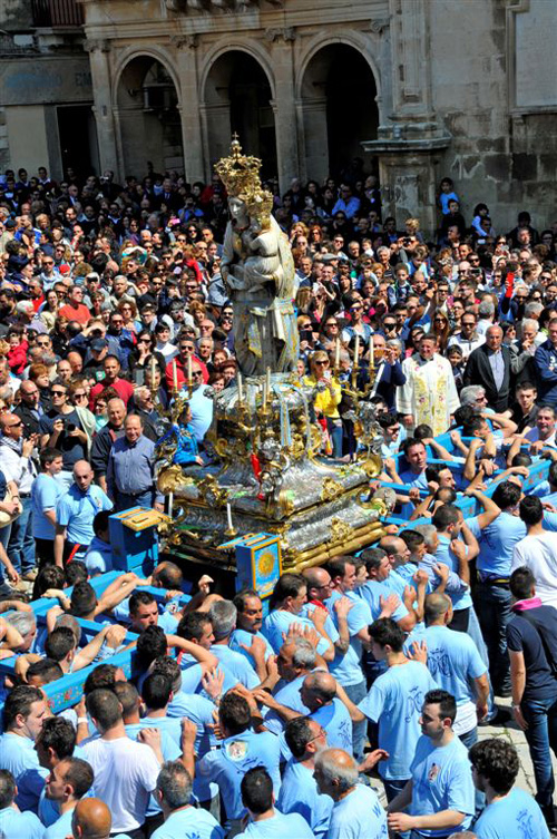 Salita 2014 la Madonna in piazza Duomo