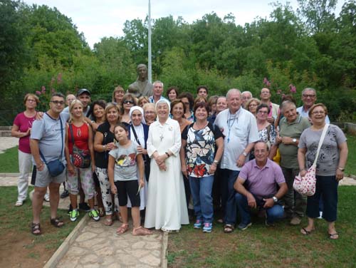 Diocesi Lamezia Terme - Gruppo di preghiera di Lamezia con Suor Cornelia e don Pino Latelli Medjugorje 2015 032