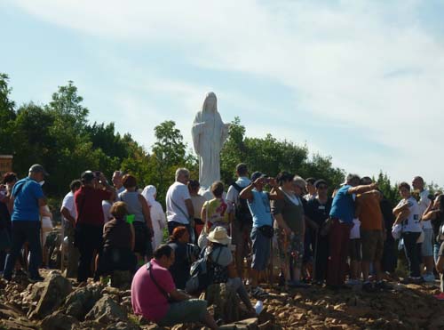 Diocesi Lamezia Terme - Il Gruppo di Lamezia in preghiera sul Podbrdo  Medjugorje 2015 072