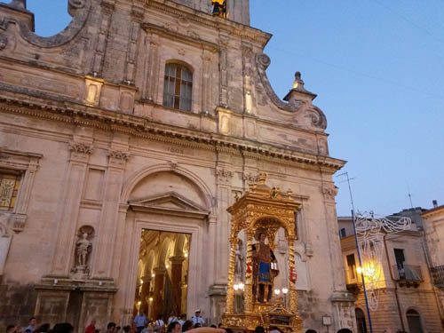 Il simulacro di San Vito dinanzi al Duomo 2014