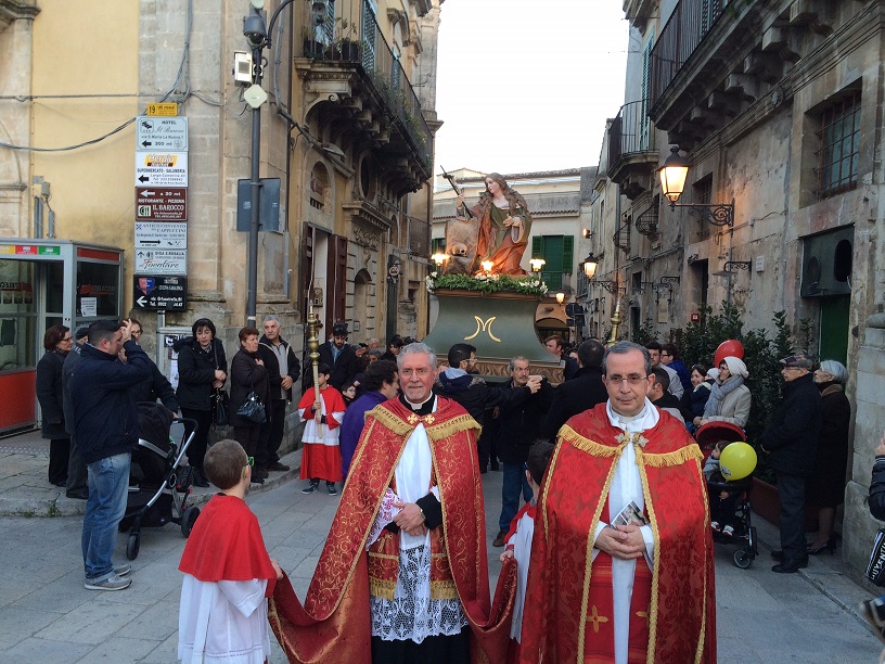 Settimana Santa 2015 Maddalena la processione