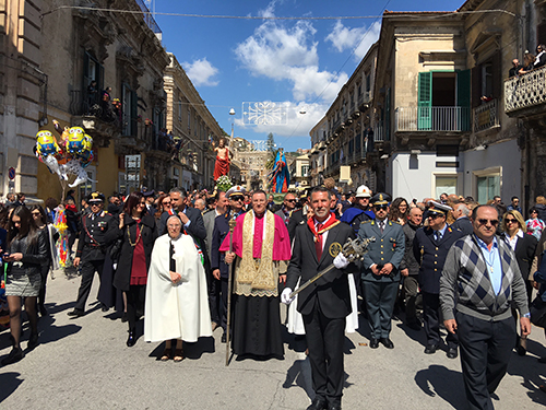 Madonna vasa-vasa 2016 il clero e le autorità
