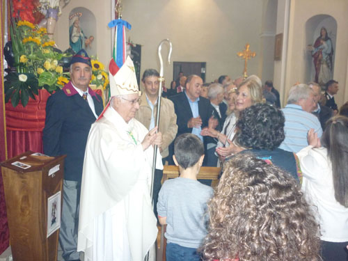 Diocesi Lamezia Cantafora si intrattiene con i fedeli Festa San Michele 2015 (2) 048