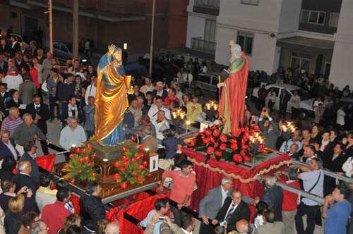 L'incontro sul sagrato della chiesa del Sacro Cuore