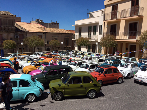 Raduno 2015 le 500 in piazza Santissimo Salvatore