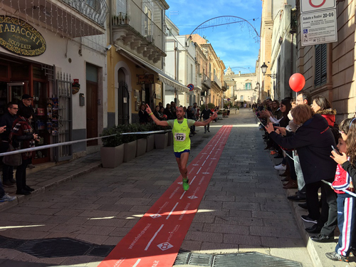 Maratona 2016 l'arrivo del vincitore della maratona