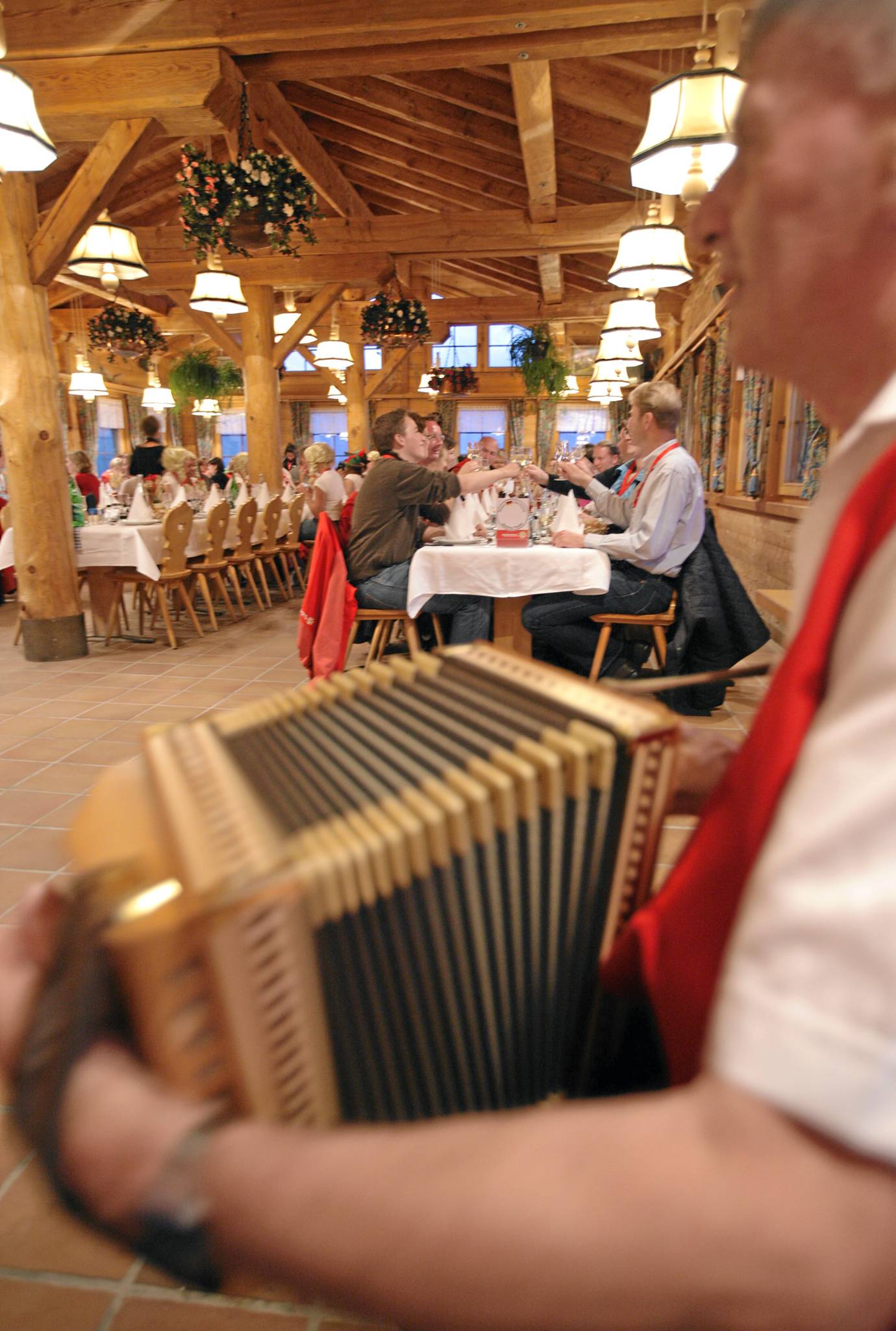 festa in un rifugio alpino in Svizzera