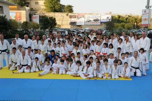 Tutti gli allievi della scuola Basaki di Ragusa