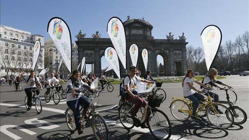 Un momento della manifestazione 'Pedalea por la vida' di Madrid (7 marzo 2015)