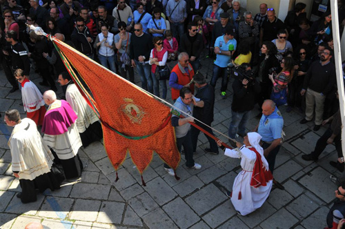 Salita 2014 l'arrivo in piazza dei sacerdoti